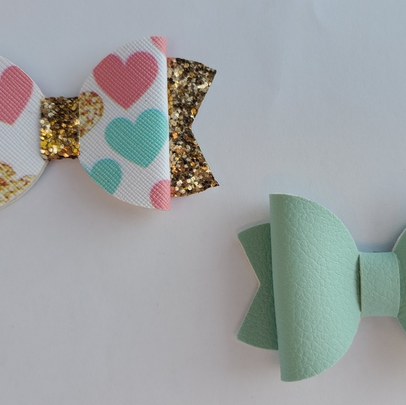 Heart and Teal Bow Set - Picture 1 of 3